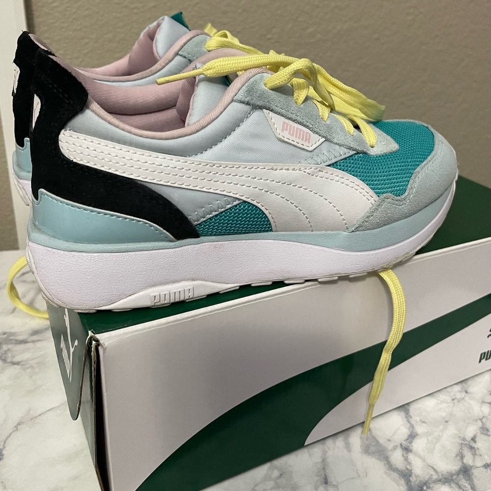 Women Puma running shoes size 5 or kids size 4